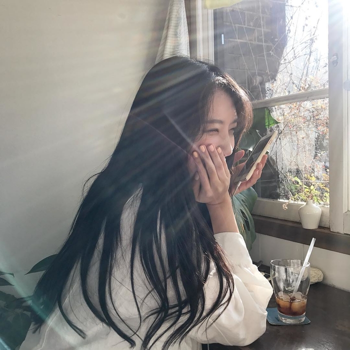 AnhGaiXinhCheMatSieuCute QQLive Ứng dụng giải trí livestream chat với gái xinh anh gai xinh che mat sieu cute o quan cafe