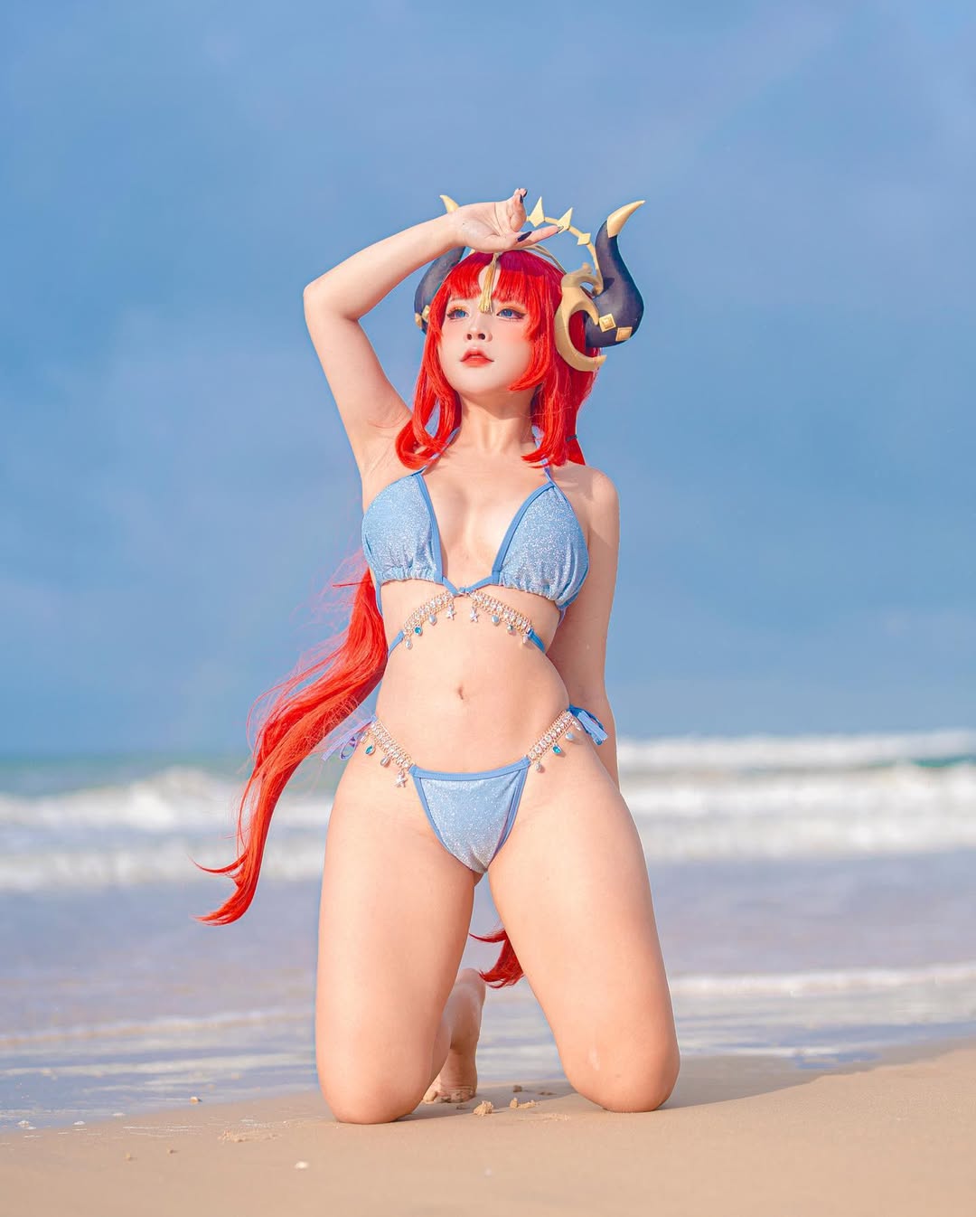 CosplayerSayoMomoLaAi QQLive Ứng dụng giải trí livestream chat với gái xinh anh sayo momo mac bikini cosplay tren bai bien