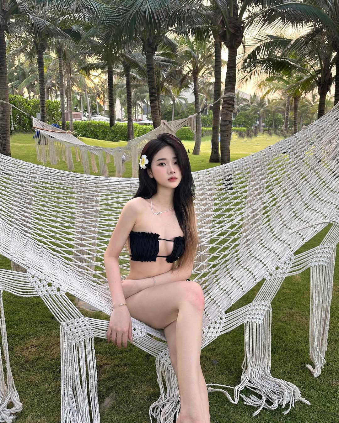 HotTiktokerDieuLinh38TrieuFollow QQLive Ứng dụng giải trí livestream chat với gái xinh anh dieu linh mac bikini vua xinh dep vua goi cam