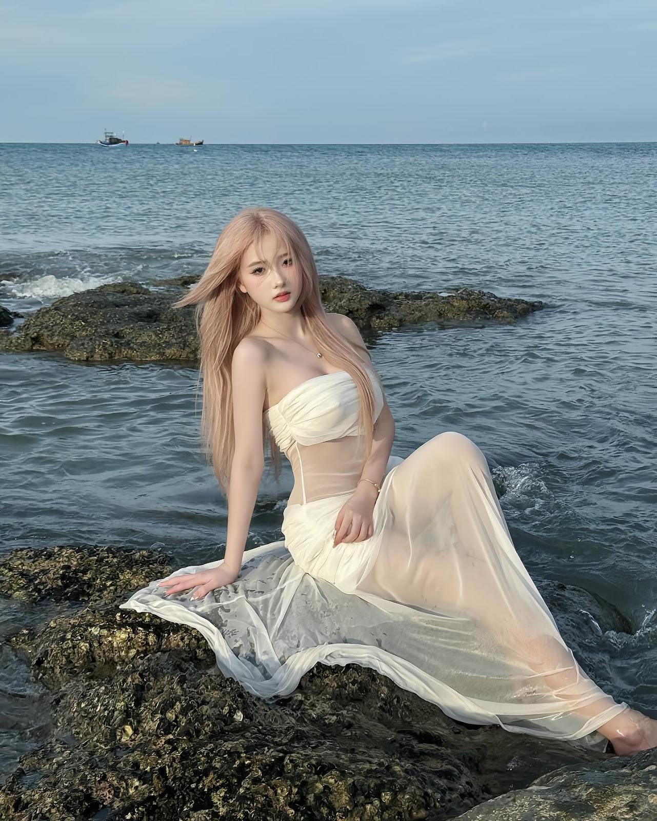 HotTiktokerDieuLinh38TrieuFollow QQLive Ứng dụng giải trí livestream chat với gái xinh anh dieu linh mac bikini khoe duong cong quyen ru