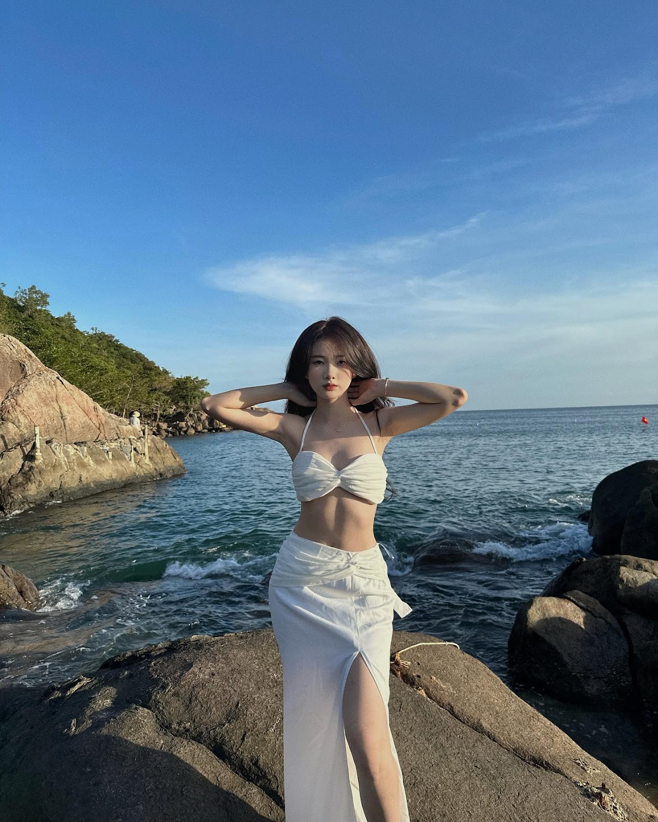 HotTiktokerDieuLinh38TrieuFollow QQLive Ứng dụng giải trí livestream chat với gái xinh anh dieu linh mac bikini khoe than hinh goi cam
