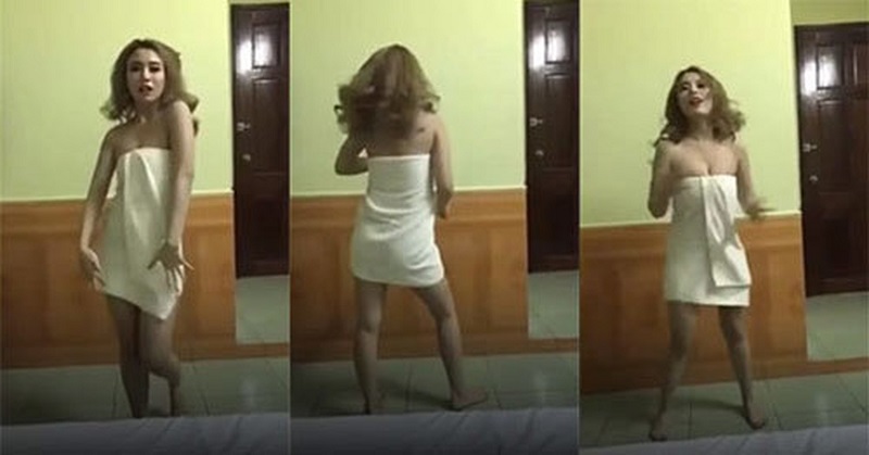 Full Bộ Ảnh Gái 18+ Linh Miu Thánh Nữ Đẩy Xe Bò Cân 4 Anh 6 QQLive Ứng dụng giải trí livestream chat với gái xinh Linh Miu thoải mái quấn khăn tắm livestream tại nhà