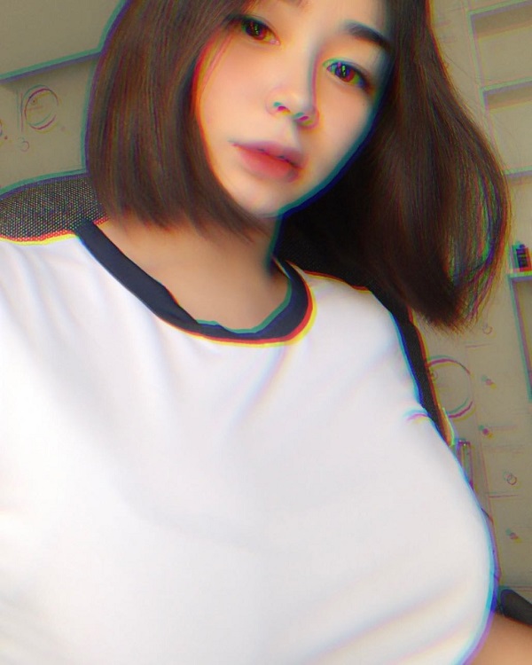 Trần Minh Thiên Di Muốn Ngắm Ngực Bự Thì Bơi Hết Vào Đây 5 QQLive Ứng dụng giải trí livestream chat với gái xinh tran minh thien di20