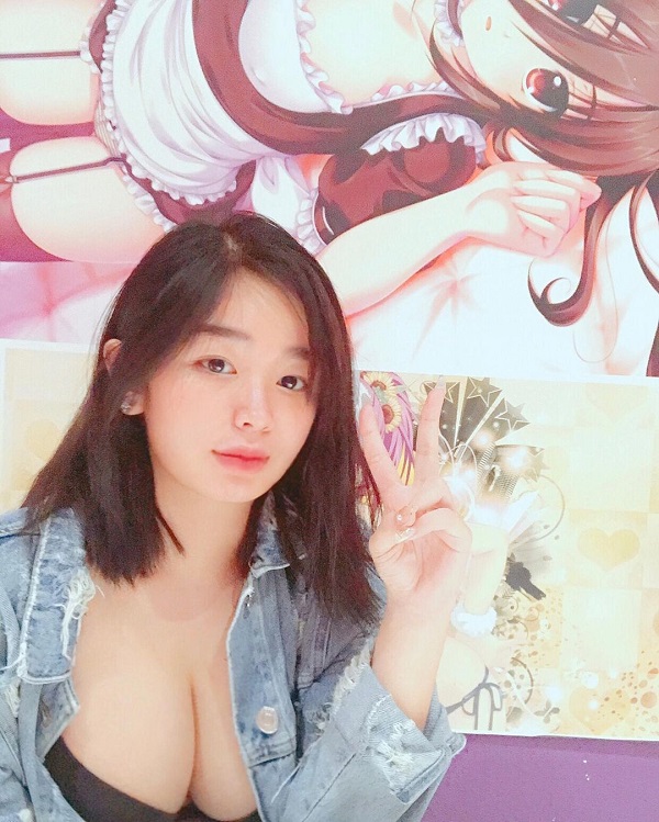 Trần Minh Thiên Di Muốn Ngắm Ngực Bự Thì Bơi Hết Vào Đây 6 QQLive Ứng dụng giải trí livestream chat với gái xinh tran minh thien di19