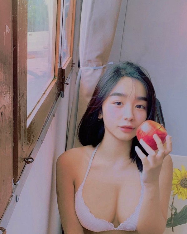 Trần Minh Thiên Di Muốn Ngắm Ngực Bự Thì Bơi Hết Vào Đây 9 QQLive Ứng dụng giải trí livestream chat với gái xinh tran minh thien di16