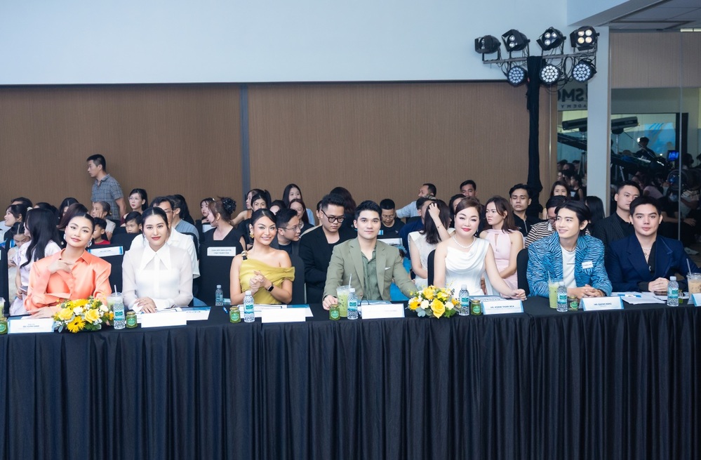 Cosmo Academy tổ chức, với sự đồng hành của QQlive, UniMedia và Cosmo Live