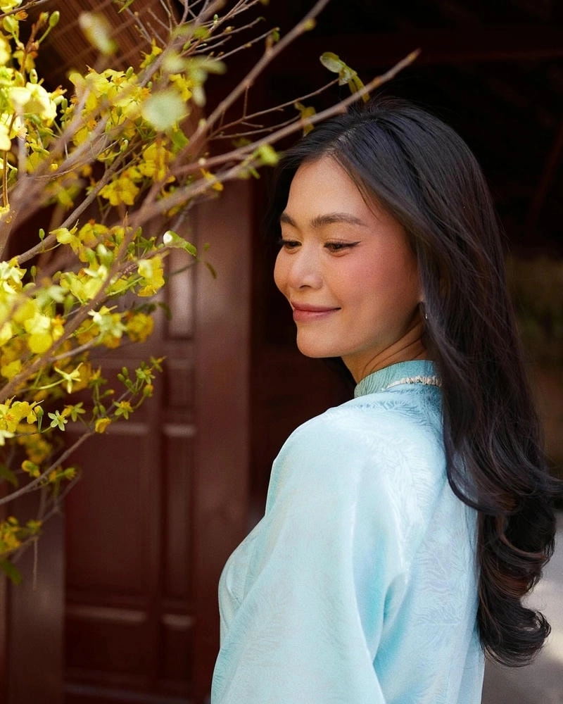 Hoa hậu Mâu Thủy lộng lẫy trong trang phục dạ hội