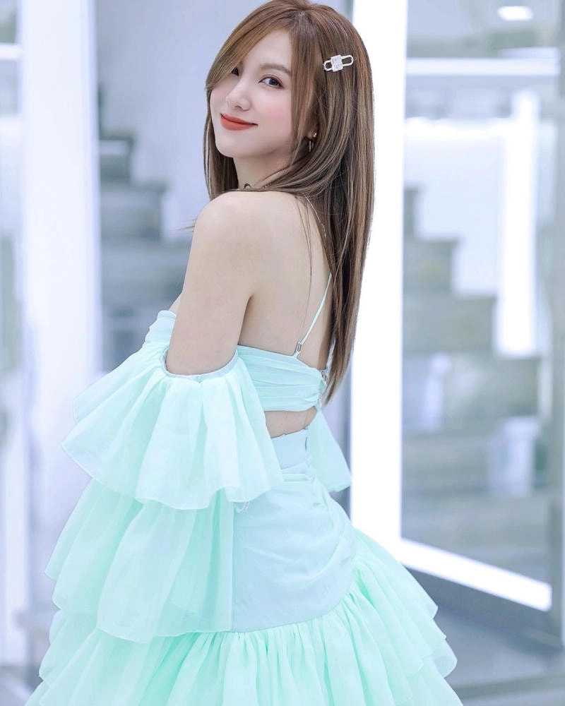 Cộng đồng tìm kiếm Hạnh Sino là ai