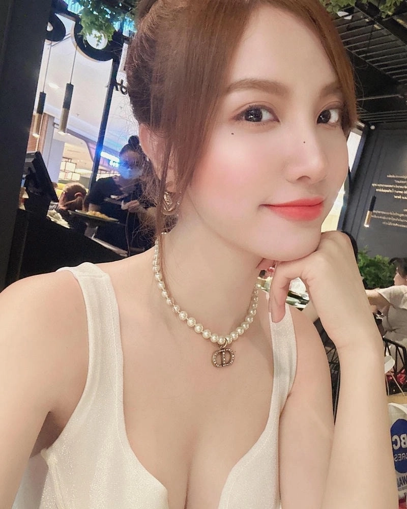 Phong cách nổi bật của chị đẹp Hạnh Sino Idol QQLive