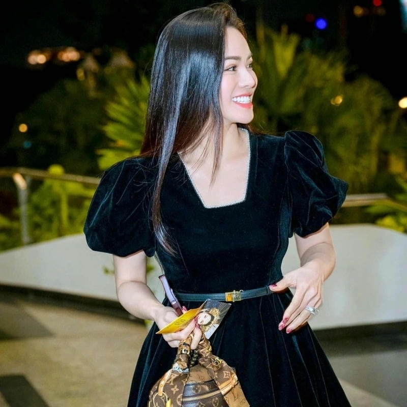 Hát cùng karaoke Mưa Đã Tạnh Nhật Kim Anh